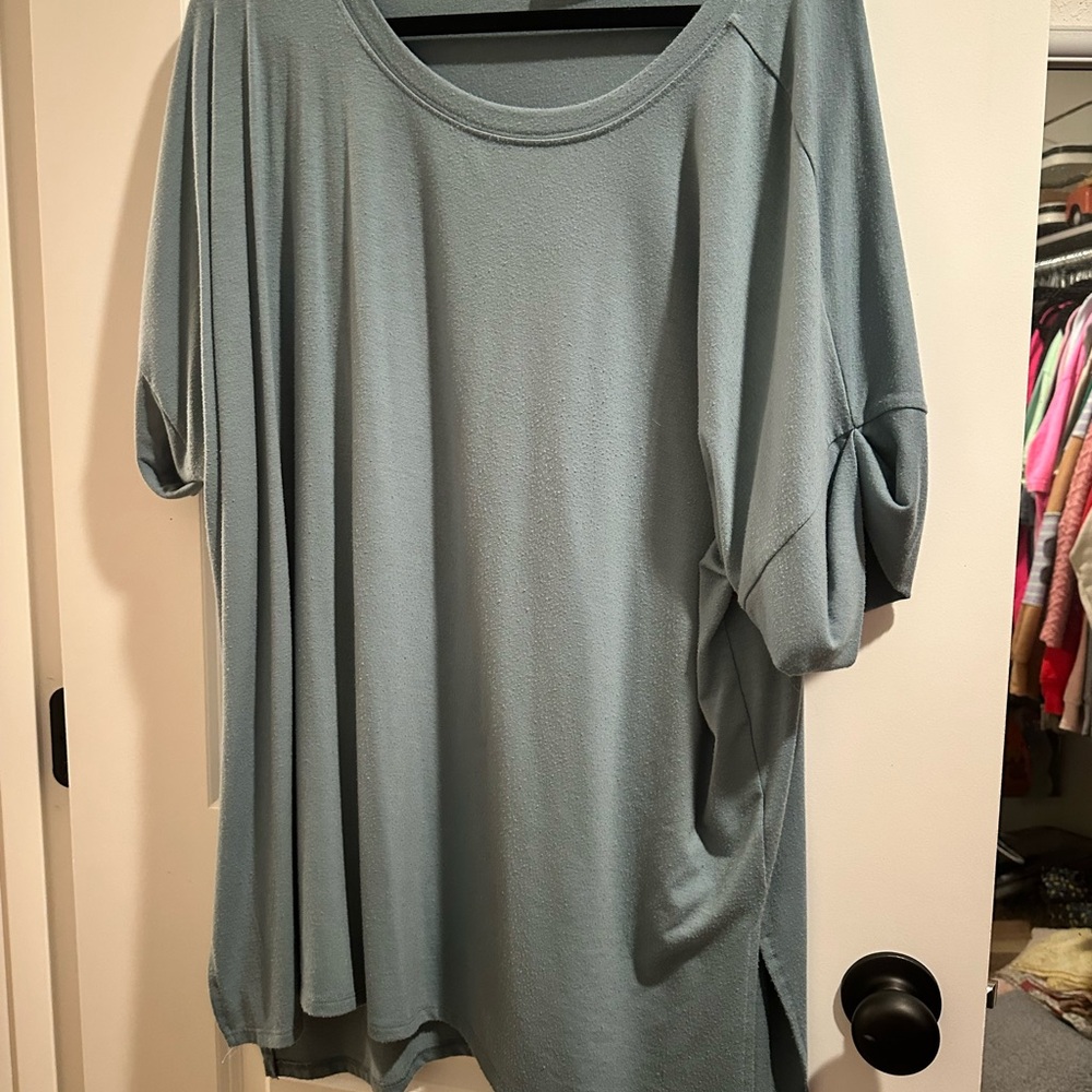 Zenana Outfitters Green and Blue Oversized Short Sleeve Tunic